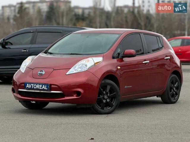 Красный Ниссан Лиф, объемом двигателя 0 л и пробегом 155 тыс. км за 7800 $, фото 1 на Automoto.ua