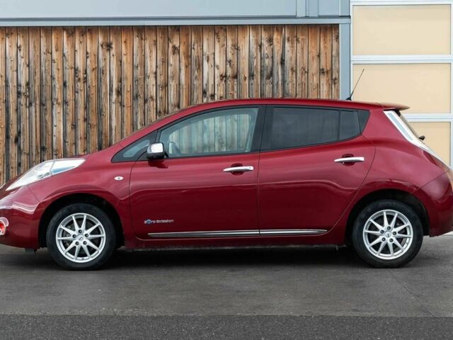 Красный Ниссан Лиф, объемом двигателя 0 л и пробегом 56 тыс. км за 5000 $, фото 6 на Automoto.ua