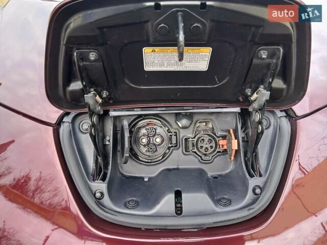 Красный Ниссан Лиф, объемом двигателя 0 л и пробегом 91 тыс. км за 7300 $, фото 9 на Automoto.ua