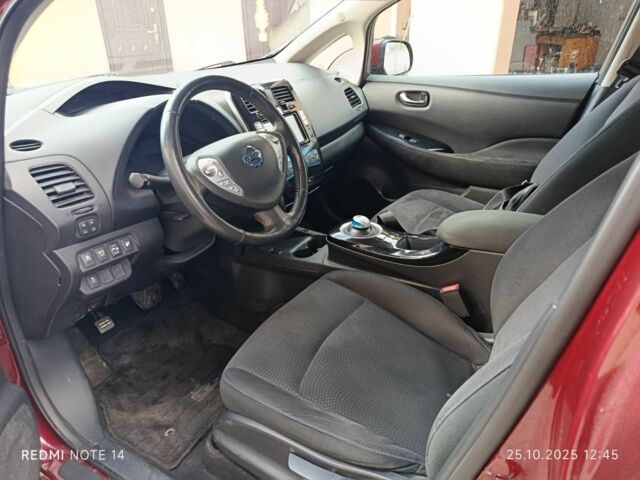 Красный Ниссан Лиф, объемом двигателя 0 л и пробегом 107 тыс. км за 5999 $, фото 4 на Automoto.ua