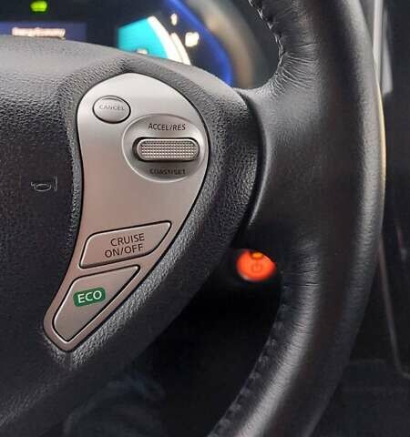 Красный Ниссан Лиф, объемом двигателя 0 л и пробегом 67 тыс. км за 7500 $, фото 16 на Automoto.ua