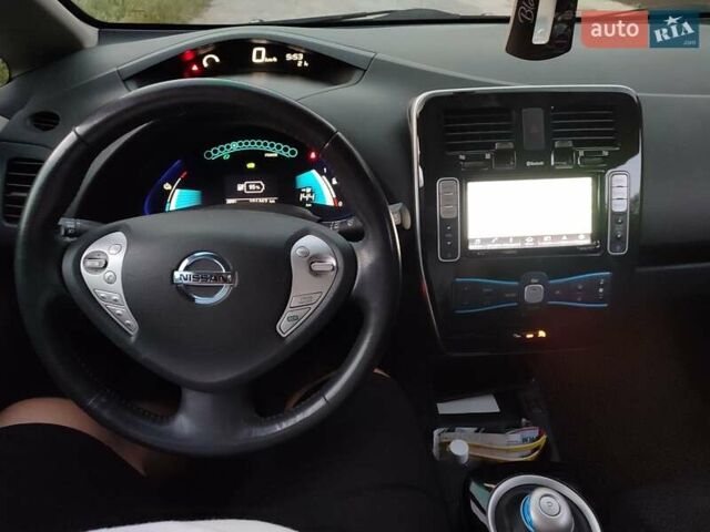 Червоний Ніссан Ліф, об'ємом двигуна 0 л та пробігом 104 тис. км за 8500 $, фото 10 на Automoto.ua