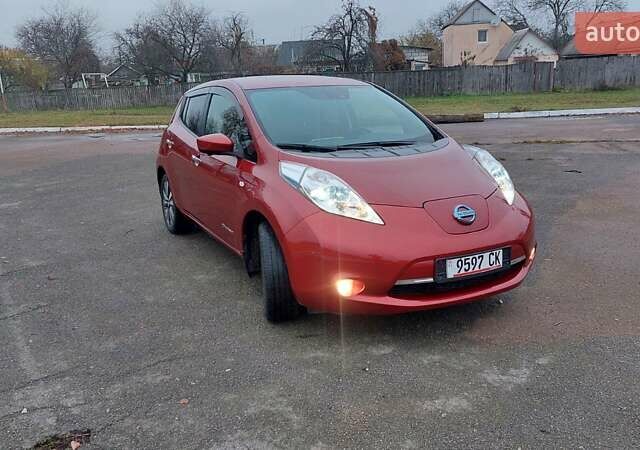 Красный Ниссан Лиф, объемом двигателя 0 л и пробегом 67 тыс. км за 7500 $, фото 29 на Automoto.ua