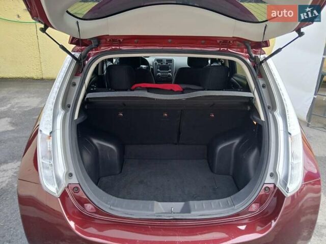 Красный Ниссан Лиф, объемом двигателя 0 л и пробегом 91 тыс. км за 7300 $, фото 8 на Automoto.ua