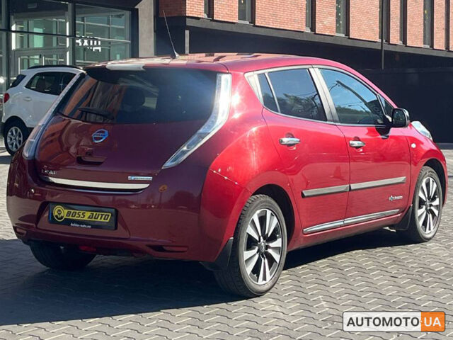 Красный Ниссан Лиф, объемом двигателя 30 л и пробегом 100 тыс. км за 9600 $, фото 5 на Automoto.ua