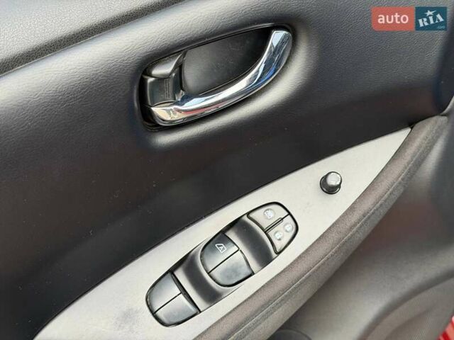 Красный Ниссан Лиф, объемом двигателя 0 л и пробегом 155 тыс. км за 7800 $, фото 34 на Automoto.ua