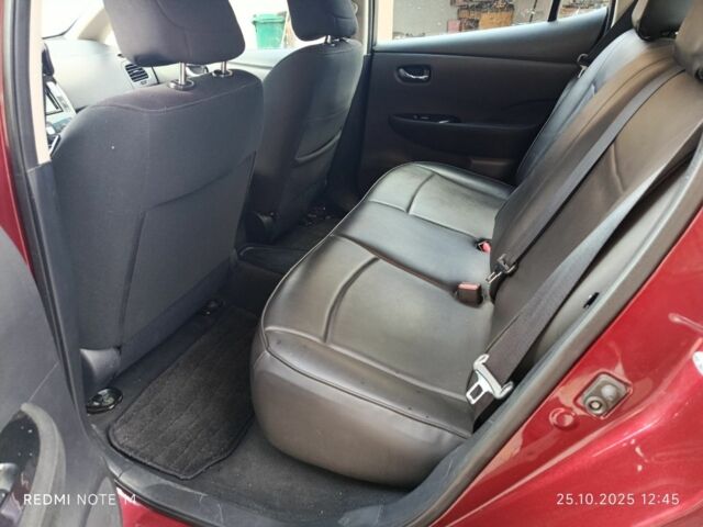 Красный Ниссан Лиф, объемом двигателя 0 л и пробегом 107 тыс. км за 5999 $, фото 5 на Automoto.ua