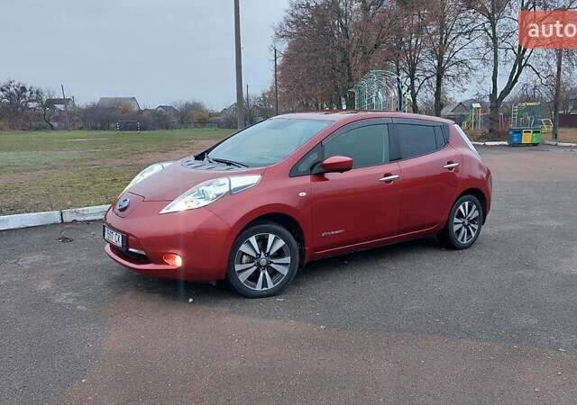 Красный Ниссан Лиф, объемом двигателя 0 л и пробегом 67 тыс. км за 7500 $, фото 30 на Automoto.ua