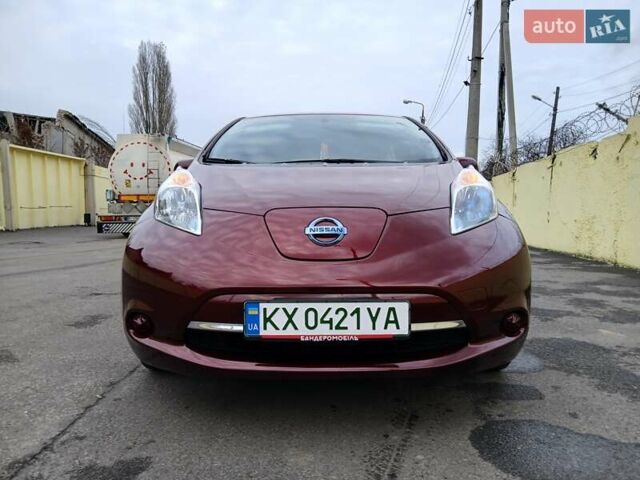 Красный Ниссан Лиф, объемом двигателя 0 л и пробегом 91 тыс. км за 7300 $, фото 7 на Automoto.ua