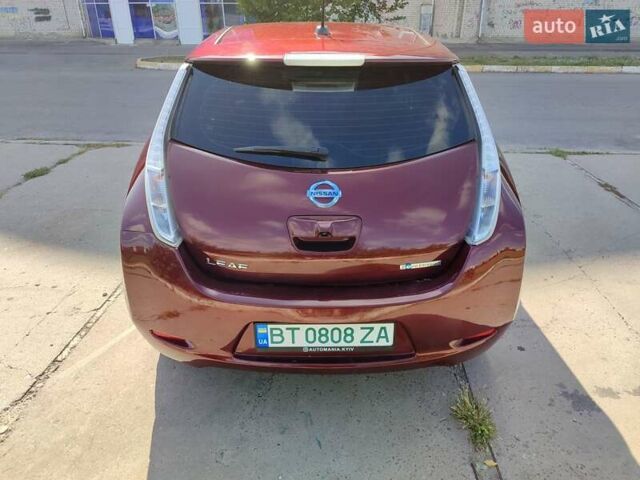 Червоний Ніссан Ліф, об'ємом двигуна 0 л та пробігом 104 тис. км за 8500 $, фото 5 на Automoto.ua