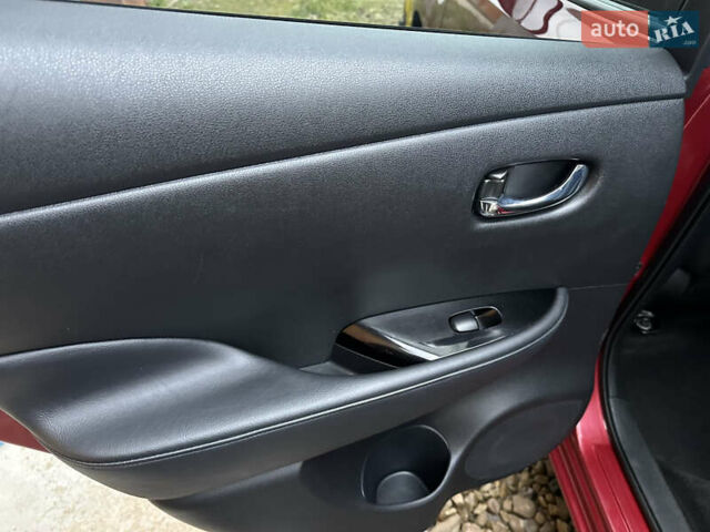 Красный Ниссан Лиф, объемом двигателя 0 л и пробегом 125 тыс. км за 7199 $, фото 21 на Automoto.ua