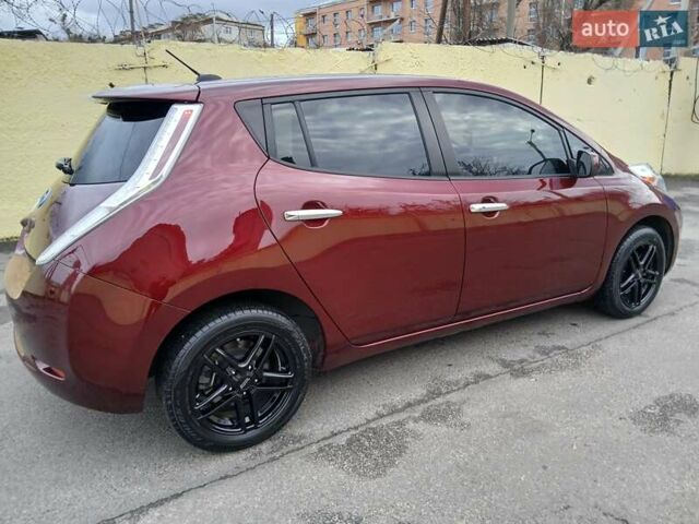 Красный Ниссан Лиф, объемом двигателя 0 л и пробегом 91 тыс. км за 7300 $, фото 3 на Automoto.ua