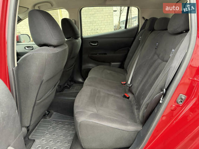 Красный Ниссан Лиф, объемом двигателя 0 л и пробегом 118 тыс. км за 6500 $, фото 23 на Automoto.ua