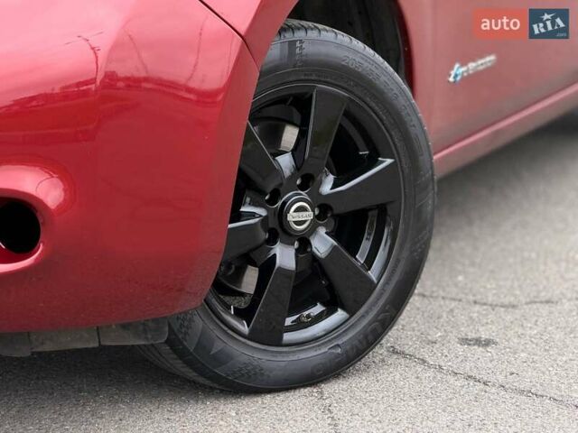 Красный Ниссан Лиф, объемом двигателя 0 л и пробегом 155 тыс. км за 7800 $, фото 5 на Automoto.ua