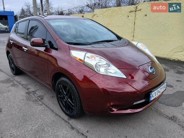 Красный Ниссан Лиф, объемом двигателя 0 л и пробегом 91 тыс. км за 7300 $, фото 1 на Automoto.ua