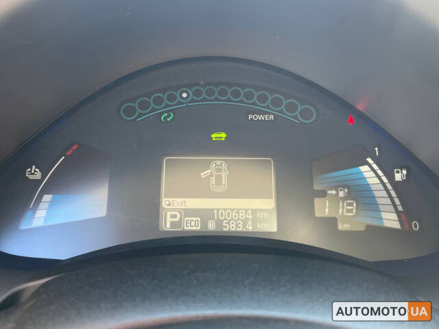 Красный Ниссан Лиф, объемом двигателя 30 л и пробегом 100 тыс. км за 9600 $, фото 9 на Automoto.ua