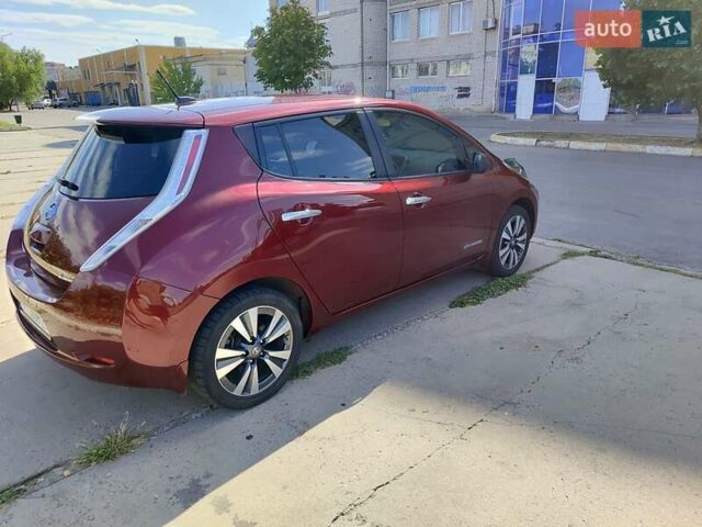 Червоний Ніссан Ліф, об'ємом двигуна 0 л та пробігом 104 тис. км за 8500 $, фото 6 на Automoto.ua