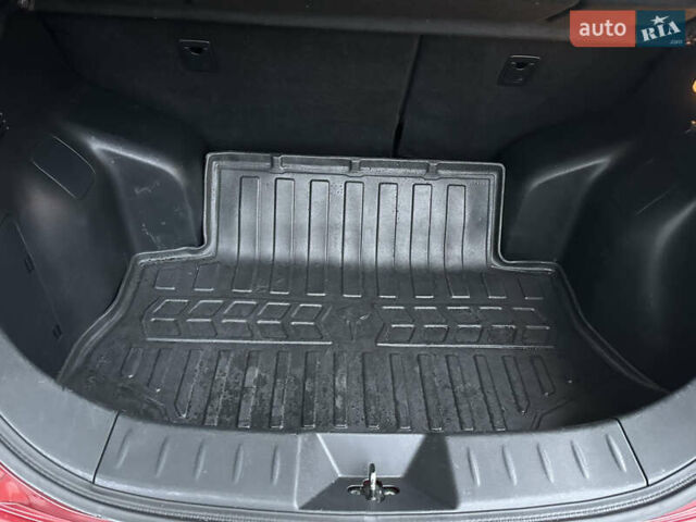 Красный Ниссан Лиф, объемом двигателя 0 л и пробегом 125 тыс. км за 7199 $, фото 24 на Automoto.ua