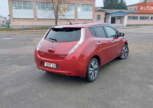 Красный Ниссан Лиф, объемом двигателя 0 л и пробегом 67 тыс. км за 7500 $, фото 27 на Automoto.ua