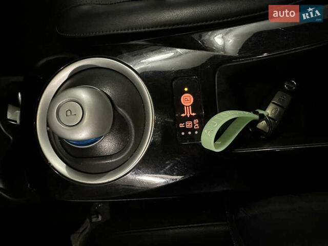 Красный Ниссан Лиф, объемом двигателя 0 л и пробегом 125 тыс. км за 7199 $, фото 5 на Automoto.ua