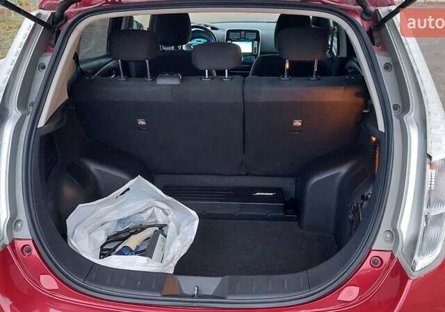 Красный Ниссан Лиф, объемом двигателя 0 л и пробегом 67 тыс. км за 7500 $, фото 19 на Automoto.ua