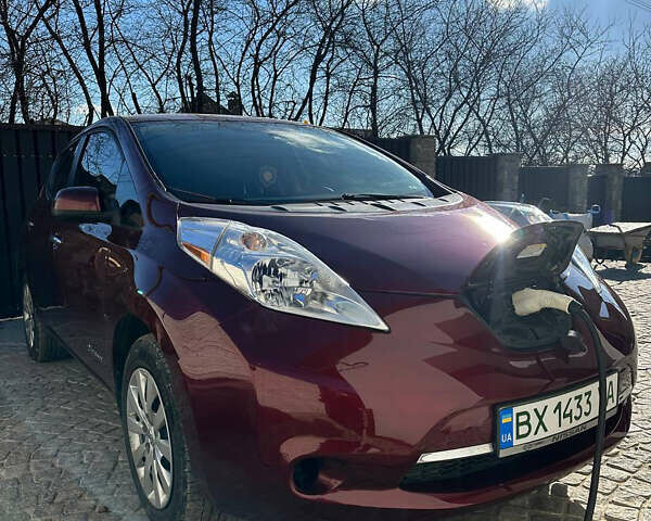 Красный Ниссан Лиф, объемом двигателя 0 л и пробегом 99 тыс. км за 7500 $, фото 6 на Automoto.ua