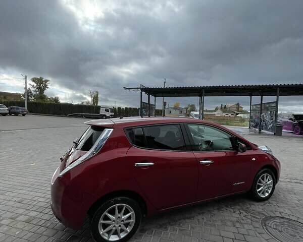 Червоний Ніссан Ліф, об'ємом двигуна 0 л та пробігом 113 тис. км за 7850 $, фото 5 на Automoto.ua