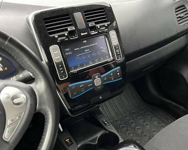 Червоний Ніссан Ліф, об'ємом двигуна 0 л та пробігом 113 тис. км за 7850 $, фото 8 на Automoto.ua