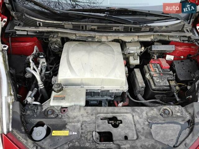 Красный Ниссан Лиф, объемом двигателя 0 л и пробегом 148 тыс. км за 6999 $, фото 25 на Automoto.ua