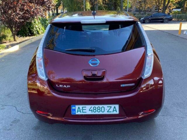 Красный Ниссан Лиф, объемом двигателя 0 л и пробегом 74 тыс. км за 7500 $, фото 8 на Automoto.ua