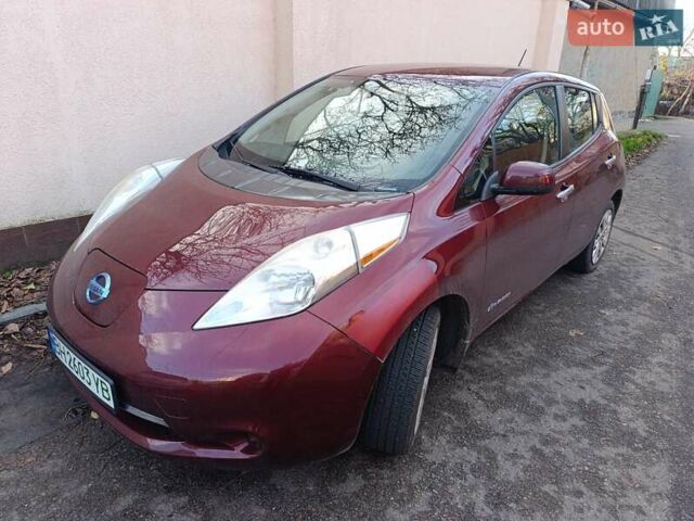 Красный Ниссан Лиф, объемом двигателя 0 л и пробегом 82 тыс. км за 6700 $, фото 10 на Automoto.ua