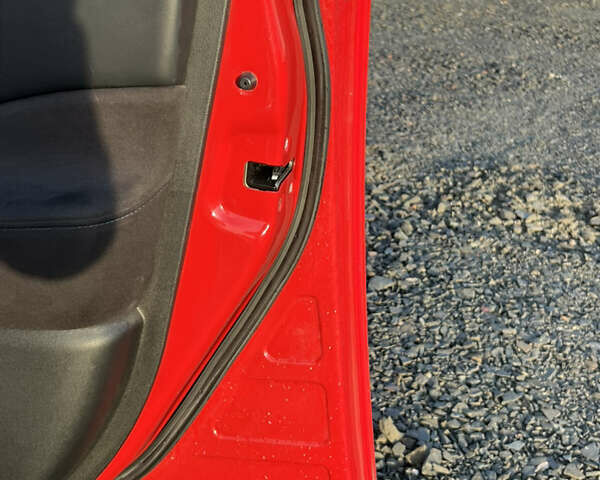 Красный Ниссан Лиф, объемом двигателя 0 л и пробегом 180 тыс. км за 6800 $, фото 37 на Automoto.ua