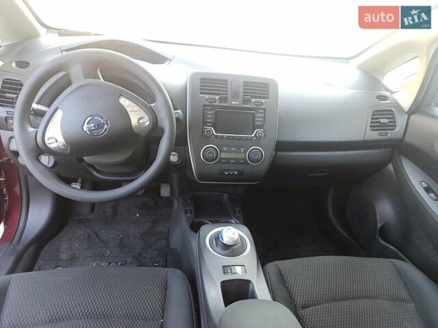 Красный Ниссан Лиф, объемом двигателя 0 л и пробегом 82 тыс. км за 6700 $, фото 4 на Automoto.ua