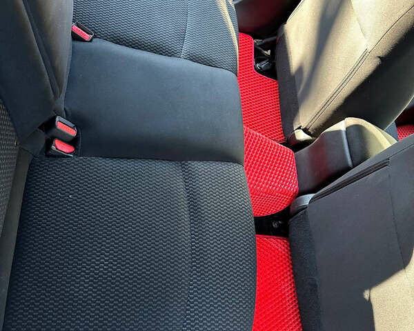 Красный Ниссан Лиф, объемом двигателя 0 л и пробегом 99 тыс. км за 7500 $, фото 45 на Automoto.ua