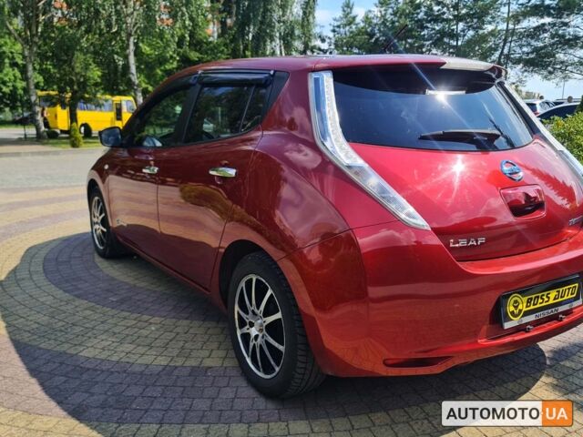 Красный Ниссан Лиф, объемом двигателя 24 л и пробегом 61 тыс. км за 10700 $, фото 6 на Automoto.ua