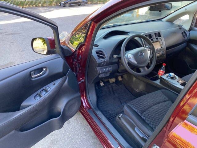 Красный Ниссан Лиф, объемом двигателя 0 л и пробегом 74 тыс. км за 7500 $, фото 3 на Automoto.ua