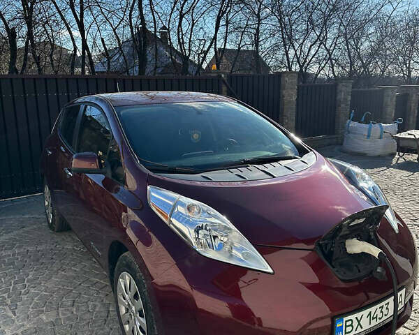 Красный Ниссан Лиф, объемом двигателя 0 л и пробегом 99 тыс. км за 7500 $, фото 4 на Automoto.ua