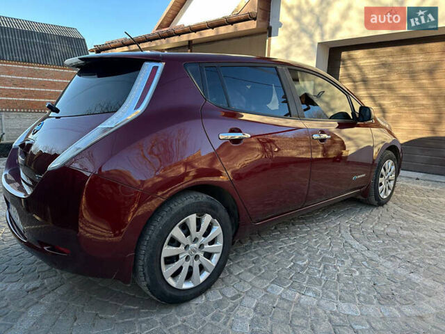 Красный Ниссан Лиф, объемом двигателя 0 л и пробегом 99 тыс. км за 7500 $, фото 12 на Automoto.ua
