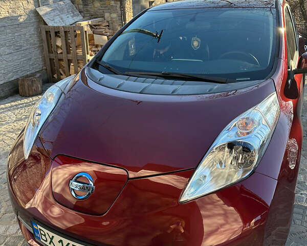 Красный Ниссан Лиф, объемом двигателя 0 л и пробегом 99 тыс. км за 7500 $, фото 7 на Automoto.ua