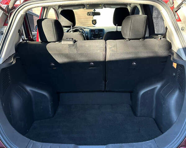 Красный Ниссан Лиф, объемом двигателя 0 л и пробегом 99 тыс. км за 7500 $, фото 48 на Automoto.ua