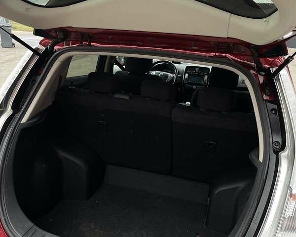 Червоний Ніссан Ліф, об'ємом двигуна 0 л та пробігом 113 тис. км за 7850 $, фото 14 на Automoto.ua