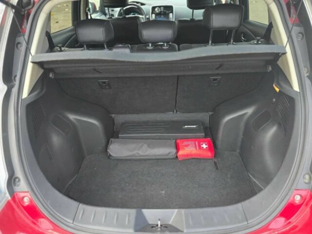 Красный Ниссан Лиф, объемом двигателя 0 л и пробегом 99 тыс. км за 3000 $, фото 13 на Automoto.ua