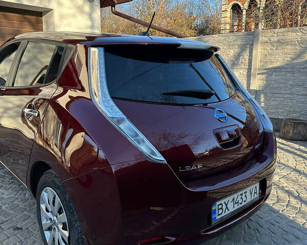 Красный Ниссан Лиф, объемом двигателя 0 л и пробегом 99 тыс. км за 7500 $, фото 9 на Automoto.ua