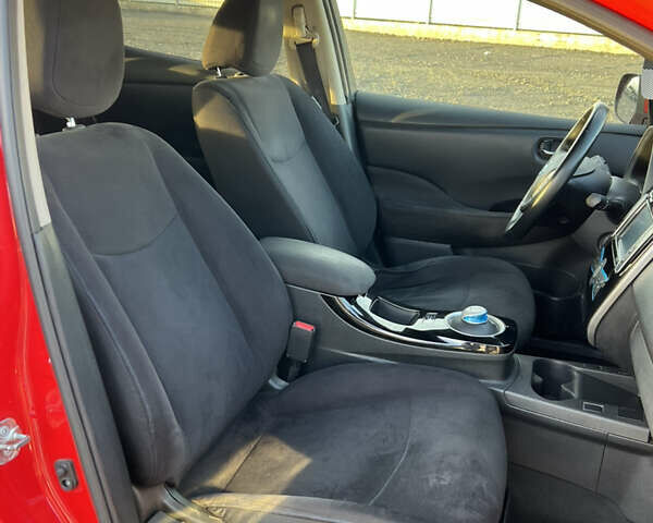 Красный Ниссан Лиф, объемом двигателя 0 л и пробегом 180 тыс. км за 6800 $, фото 40 на Automoto.ua