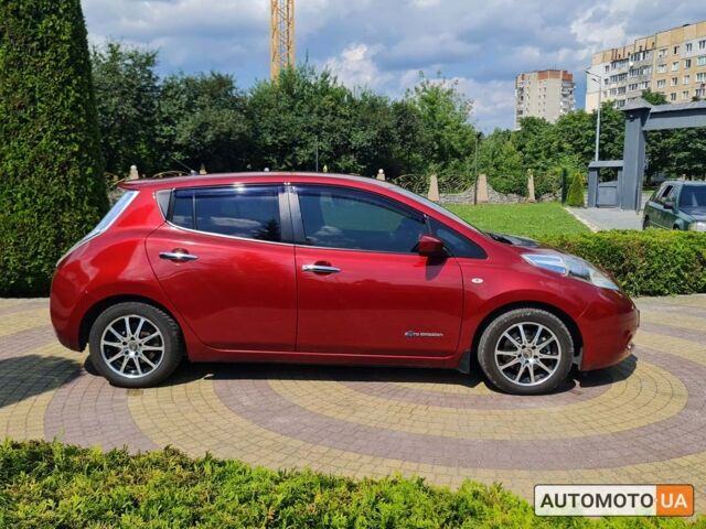Красный Ниссан Лиф, объемом двигателя 24 л и пробегом 61 тыс. км за 10700 $, фото 3 на Automoto.ua