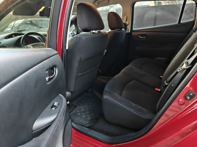 Красный Ниссан Лиф, объемом двигателя 0 л и пробегом 148 тыс. км за 6999 $, фото 5 на Automoto.ua