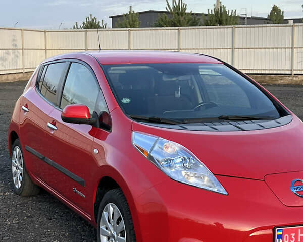 Красный Ниссан Лиф, объемом двигателя 0 л и пробегом 180 тыс. км за 6800 $, фото 12 на Automoto.ua