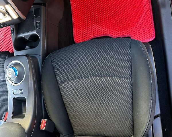 Красный Ниссан Лиф, объемом двигателя 0 л и пробегом 99 тыс. км за 7500 $, фото 41 на Automoto.ua