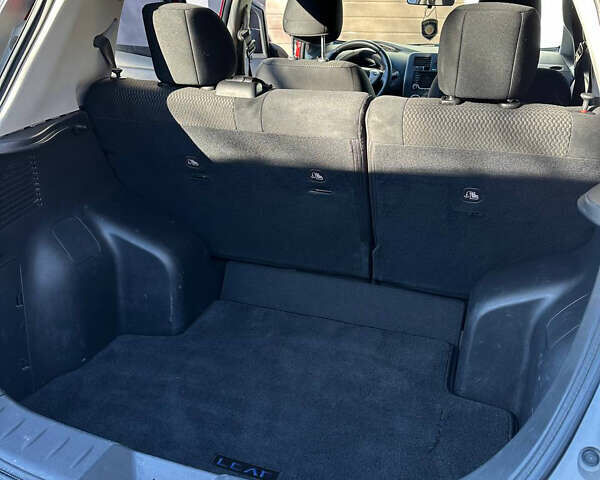 Красный Ниссан Лиф, объемом двигателя 0 л и пробегом 99 тыс. км за 7500 $, фото 46 на Automoto.ua