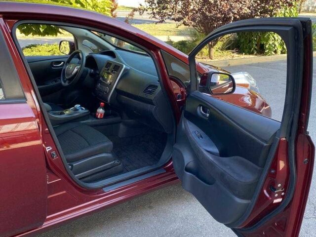 Красный Ниссан Лиф, объемом двигателя 0 л и пробегом 74 тыс. км за 7500 $, фото 2 на Automoto.ua